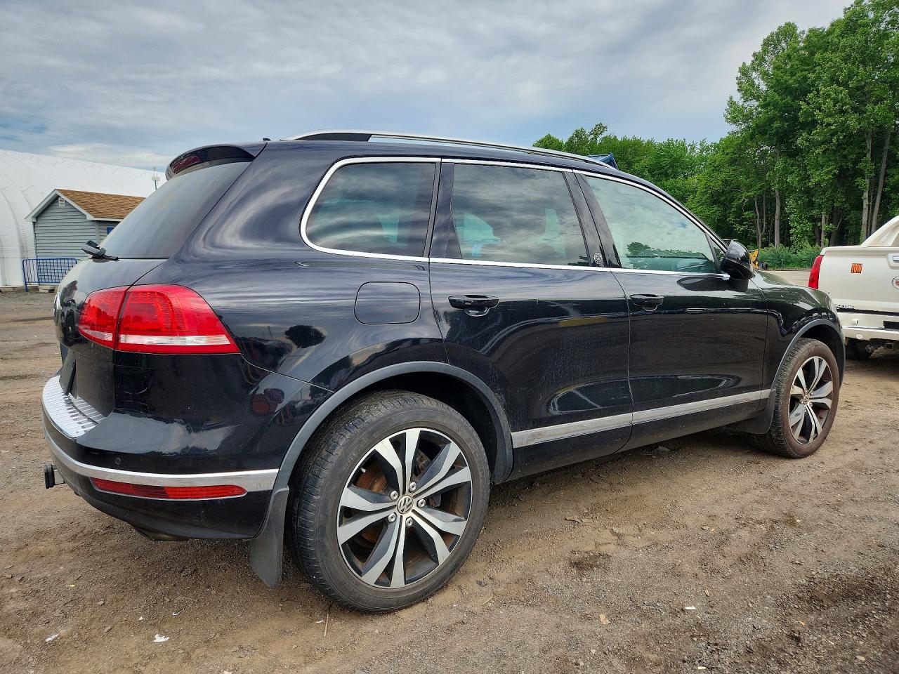 2017 VOLKSWAGEN TOUAREG — фото 3