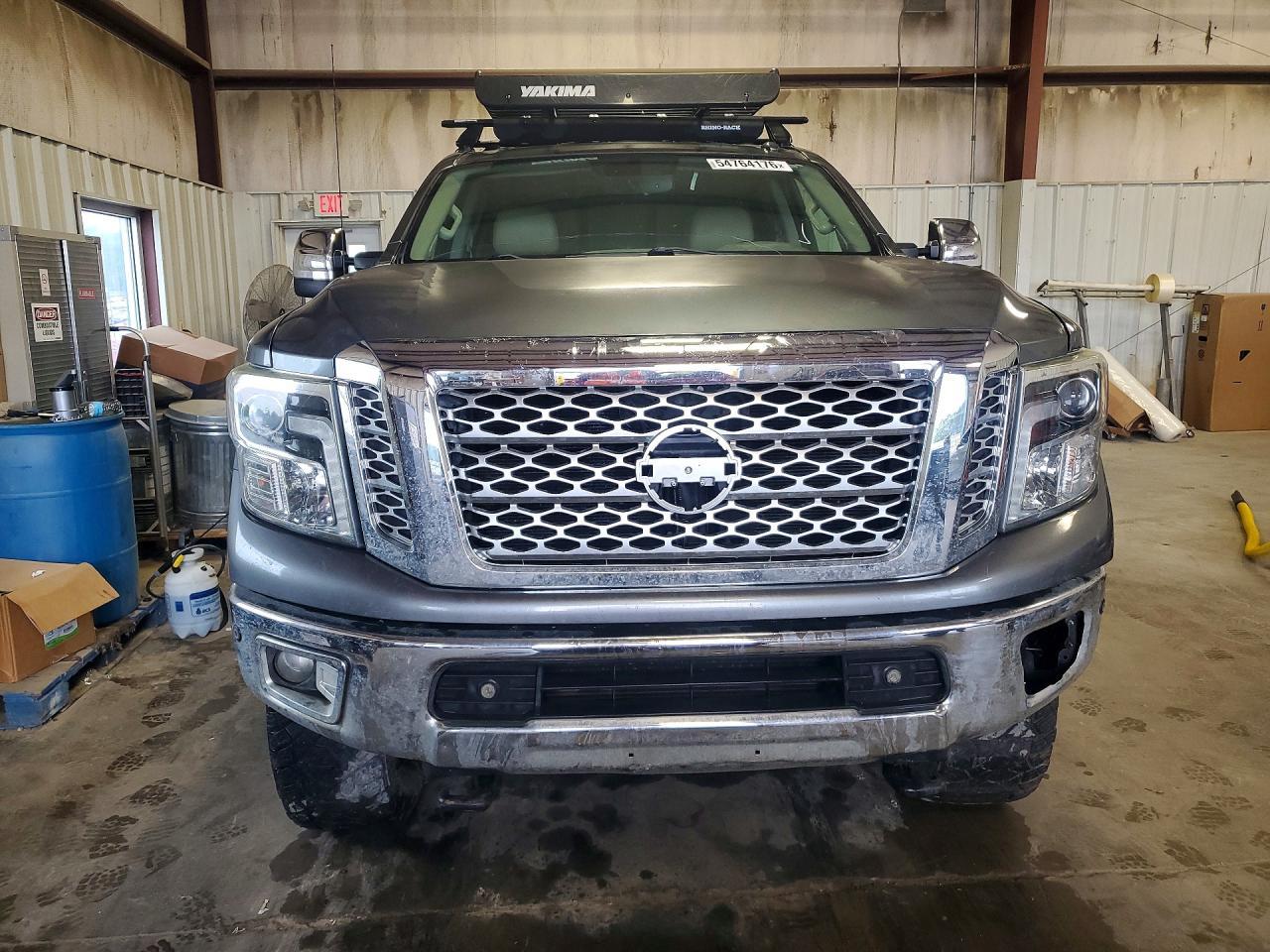 NISSAN TITAN