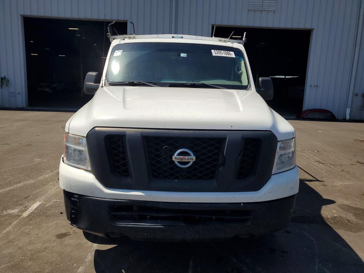 NISSAN NV