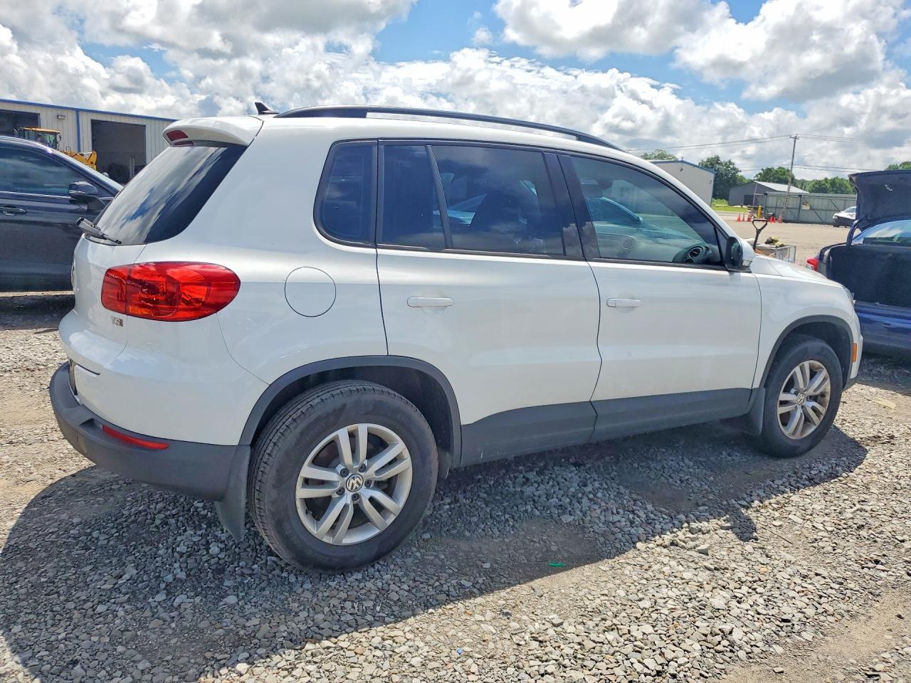 2017 VOLKSWAGEN TIGUAN — фото 3
