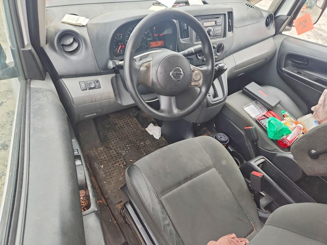 2015 NISSAN NV200 — фото 8