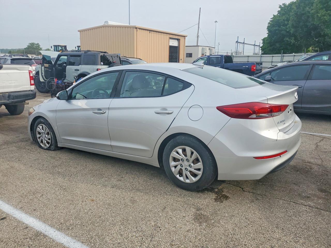 2017 HYUNDAI ELANTRA — фото 2