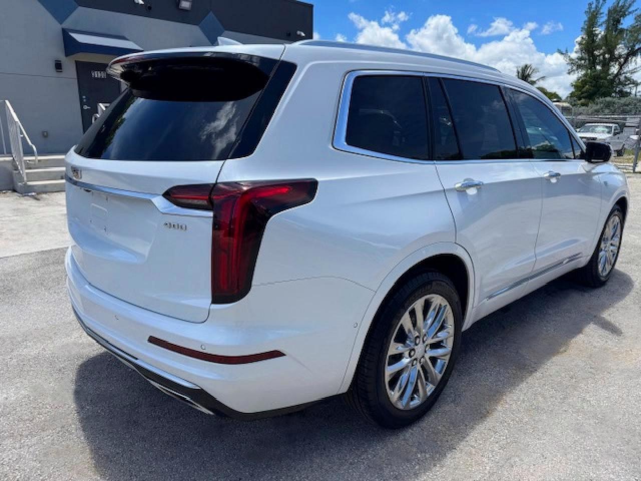 CADILLAC XT6