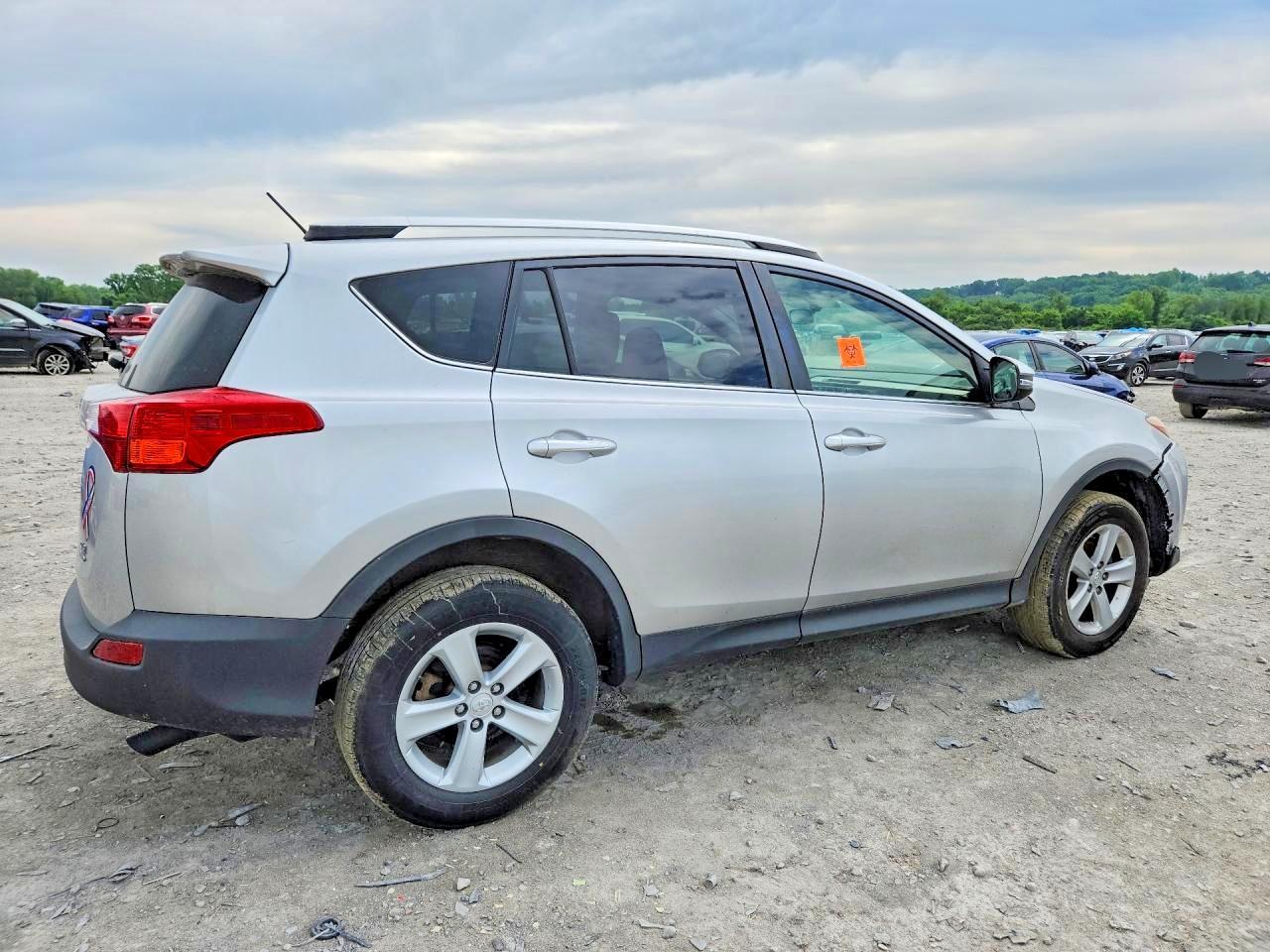 2014 TOYOTA RAV4 — фото 3