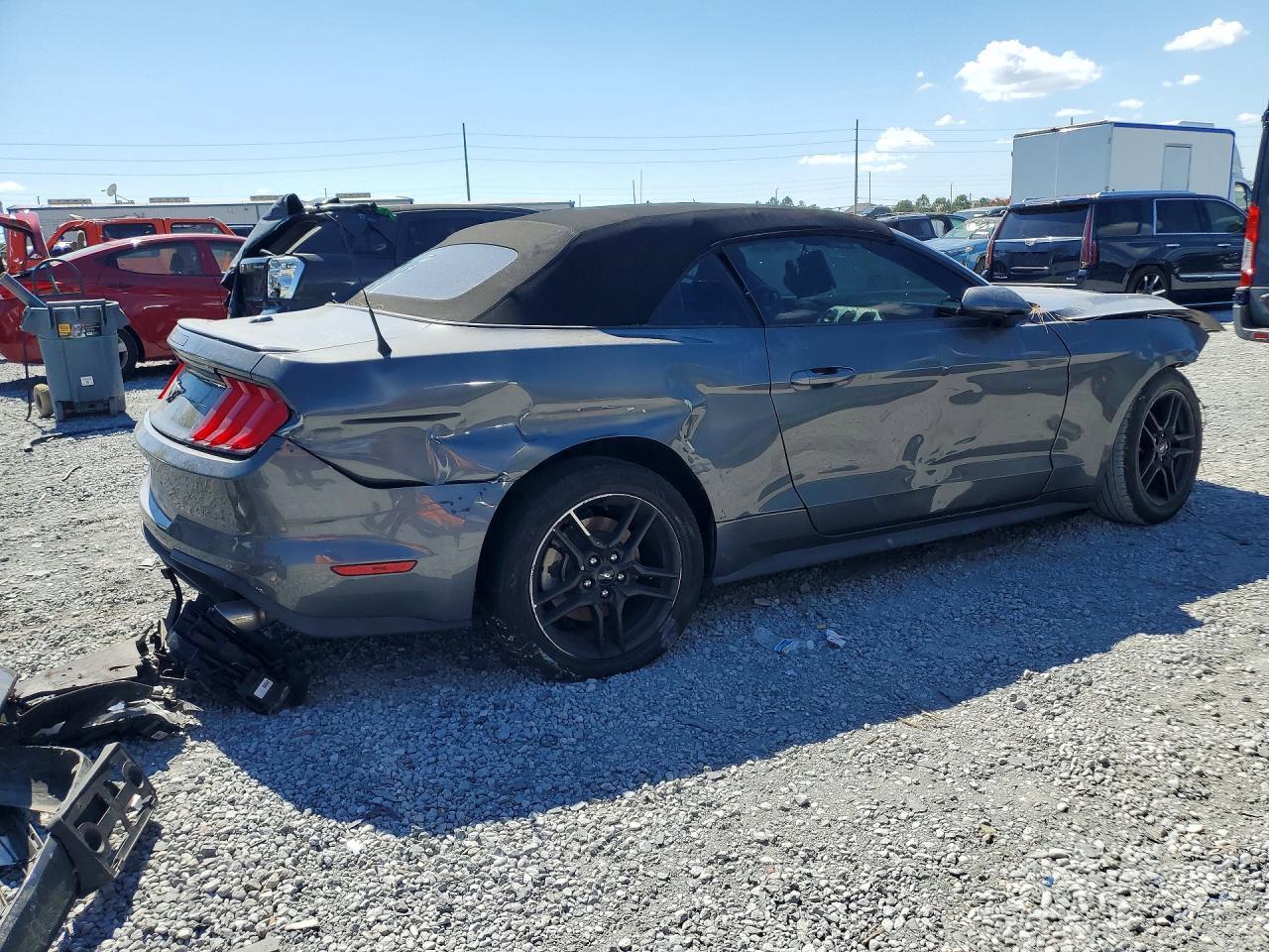 FORD MUSTANG