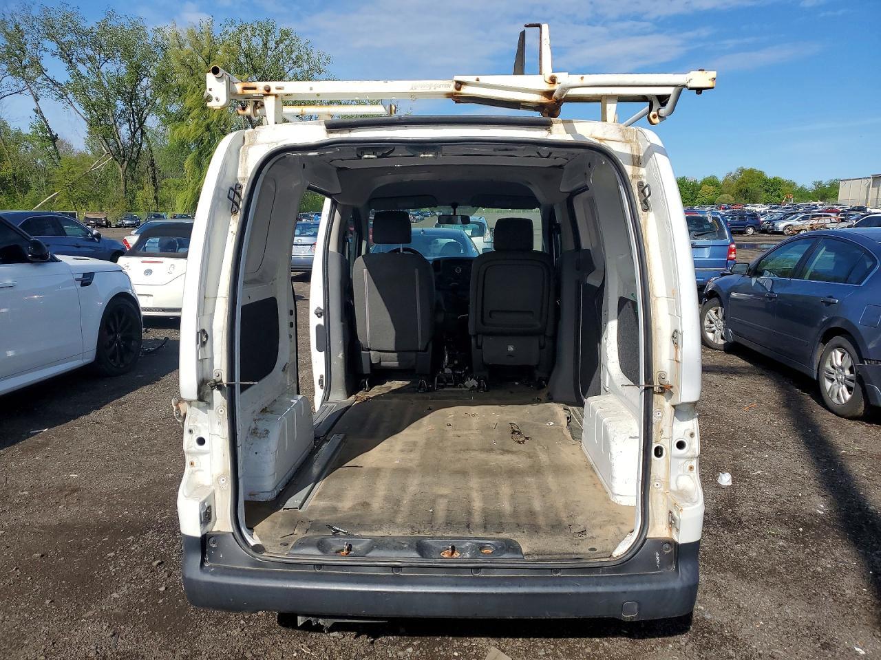 NISSAN NV200