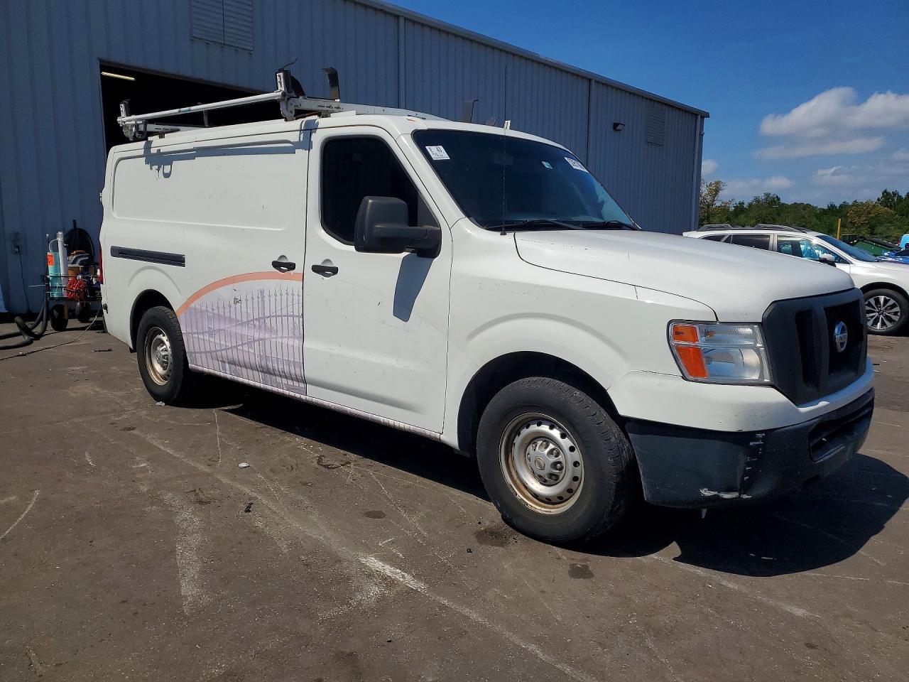 NISSAN NV