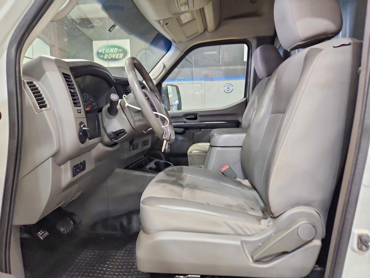 NISSAN NV2500