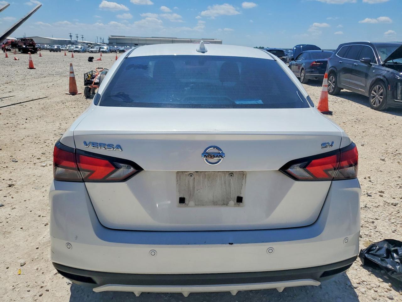NISSAN VERSA