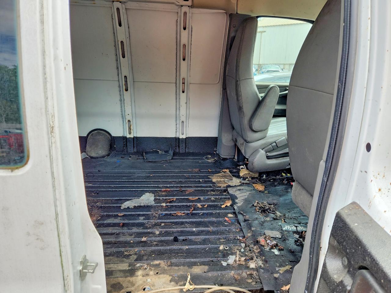 2015 CHEVROLET EXPRESS — фото 11