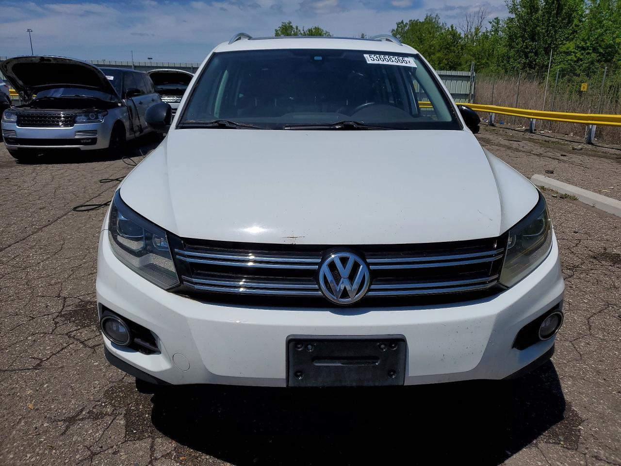 VOLKSWAGEN TIGUAN