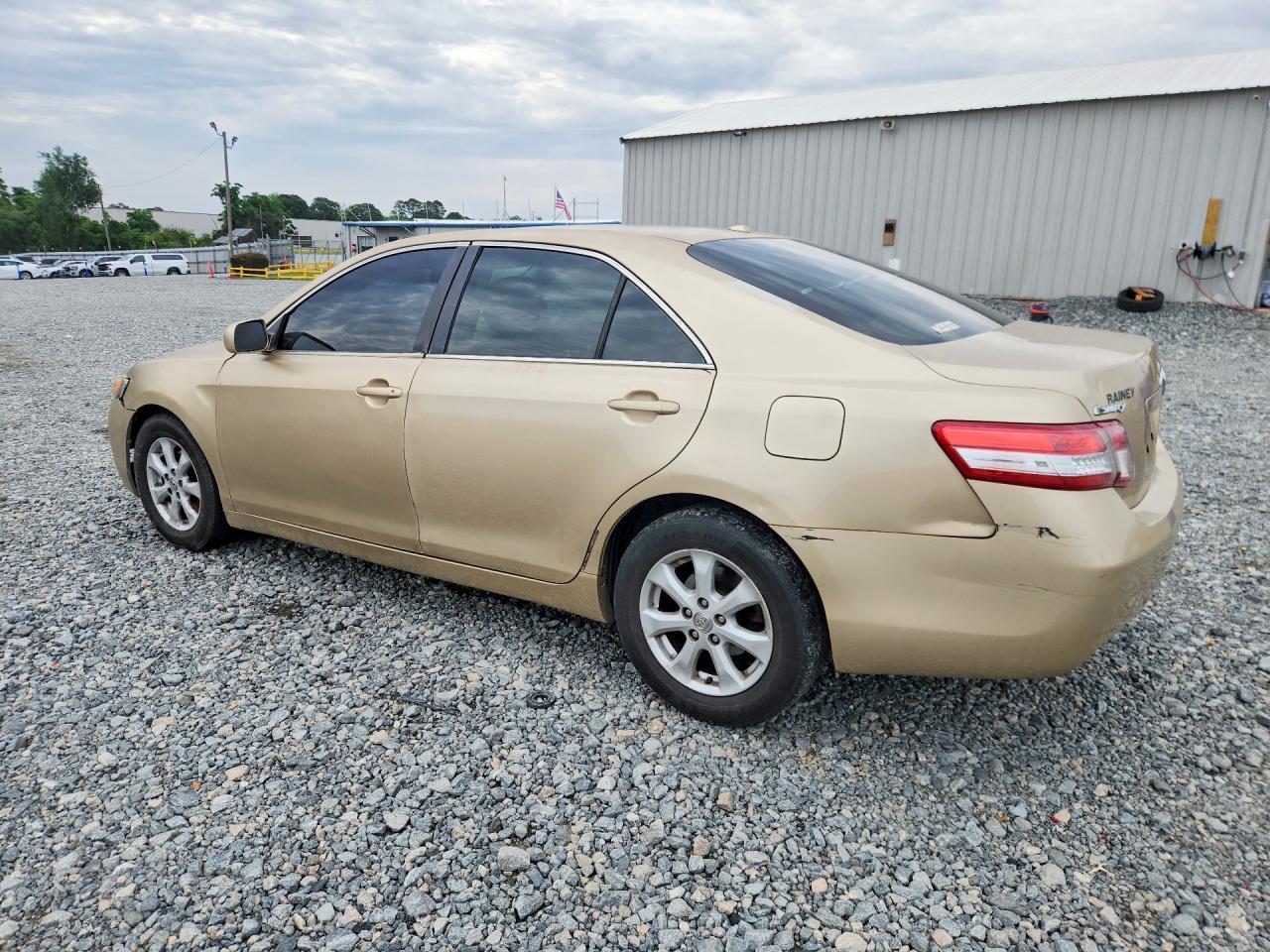 2010 TOYOTA CAMRY — фото 2