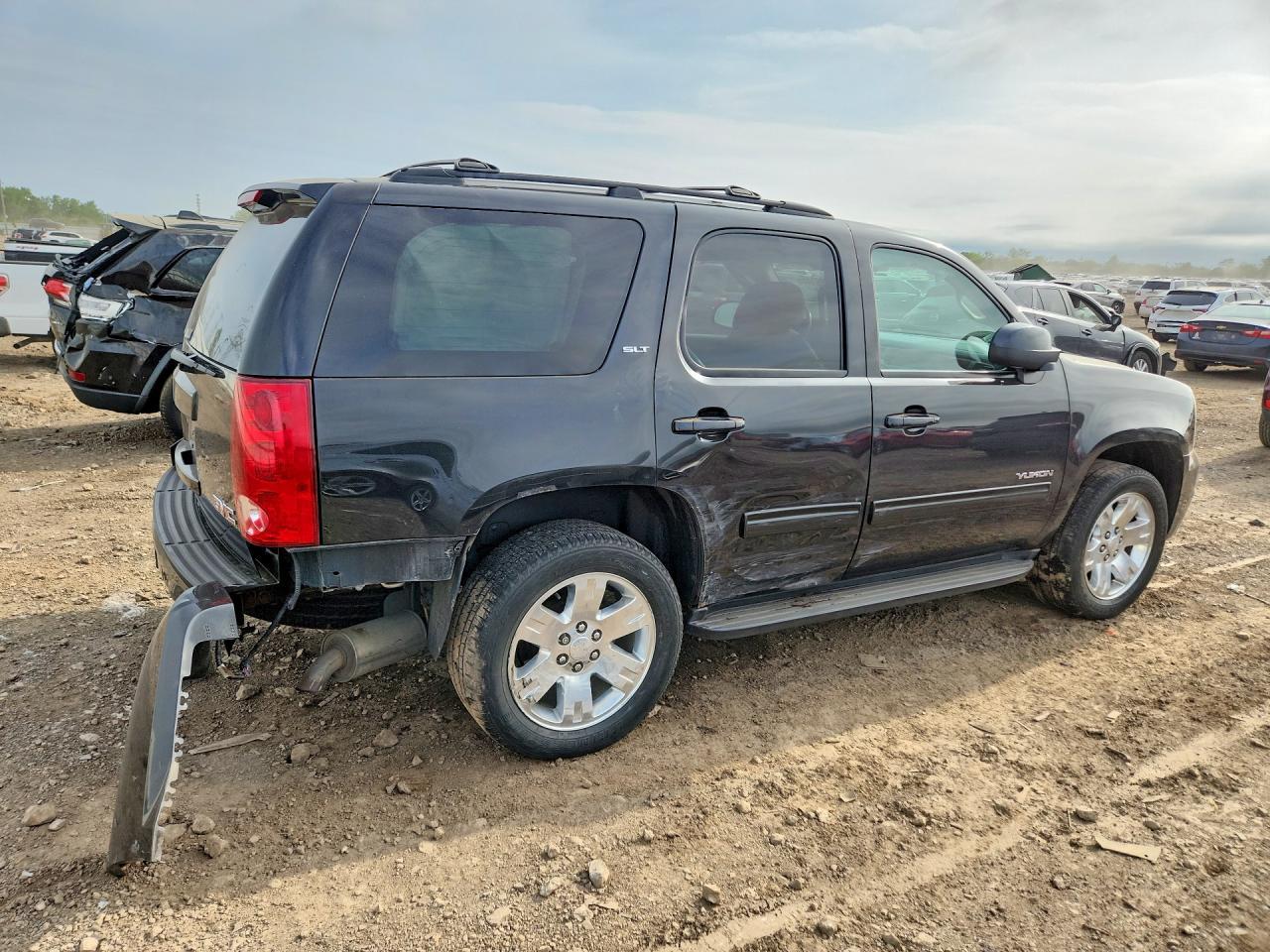 2011 GMC YUKON — фото 3
