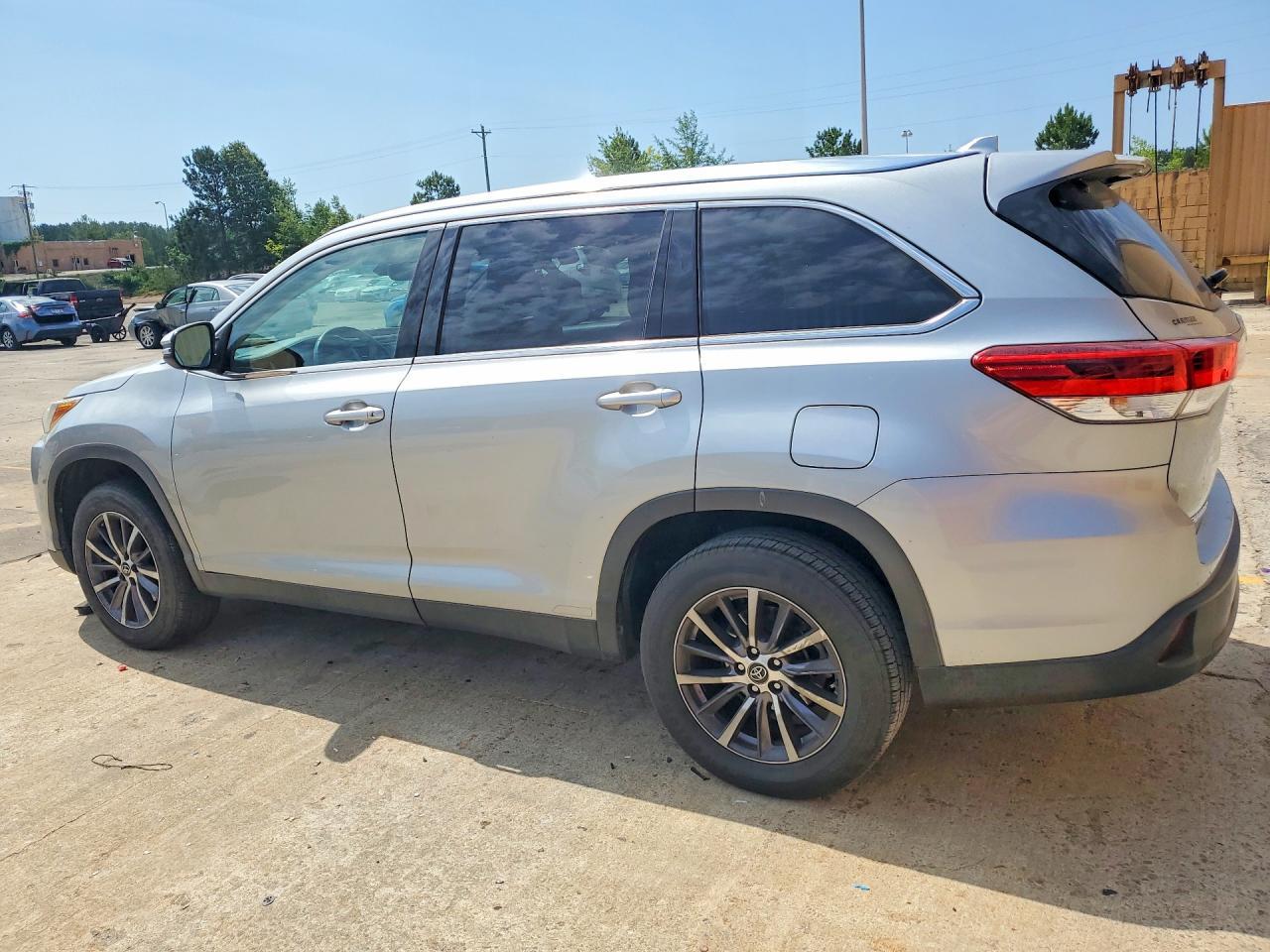 2019 TOYOTA HIGHLANDER — фото 2