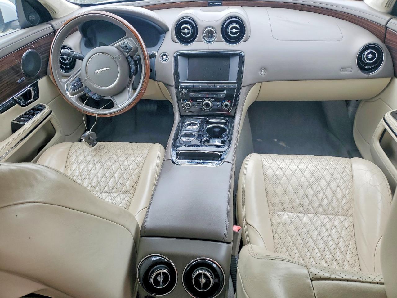 2017 JAGUAR XJ — фото 8