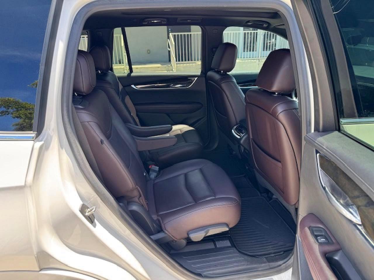CADILLAC XT6