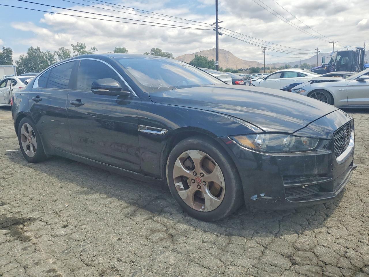 2017 JAGUAR XE — фото 4