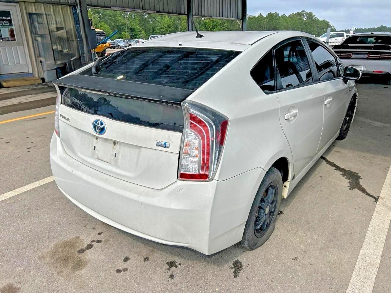 TOYOTA PRIUS
