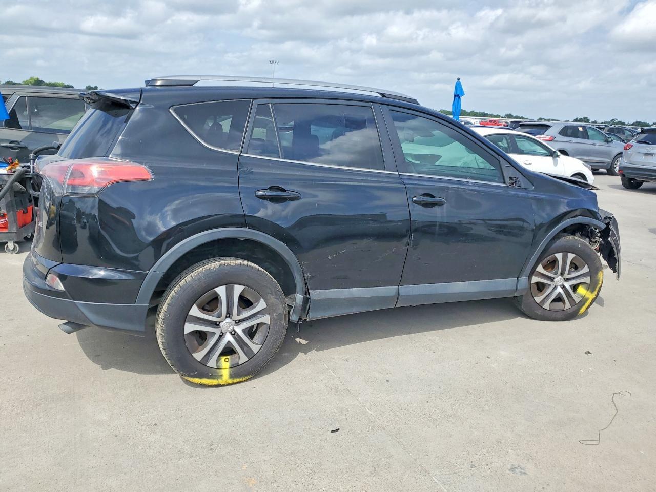2018 TOYOTA RAV4 — фото 3