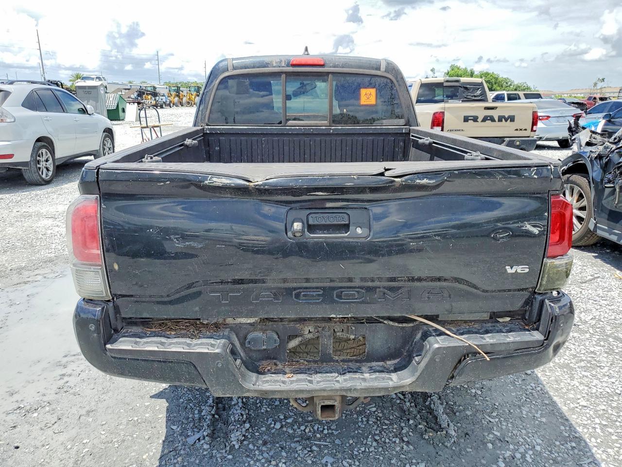 TOYOTA TACOMA