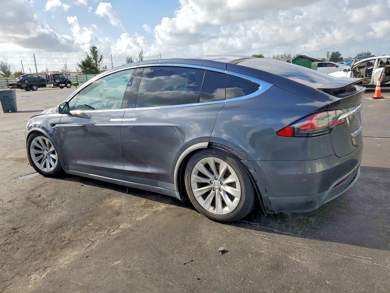 2017 TESLA MODEL X — фото 2