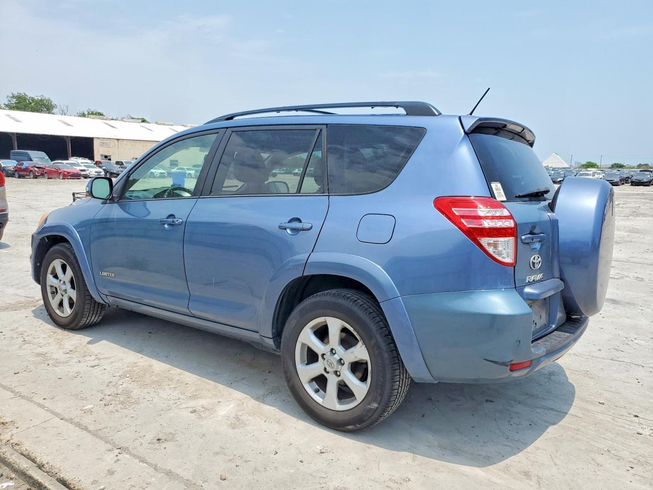2011 TOYOTA RAV4 — фото 2