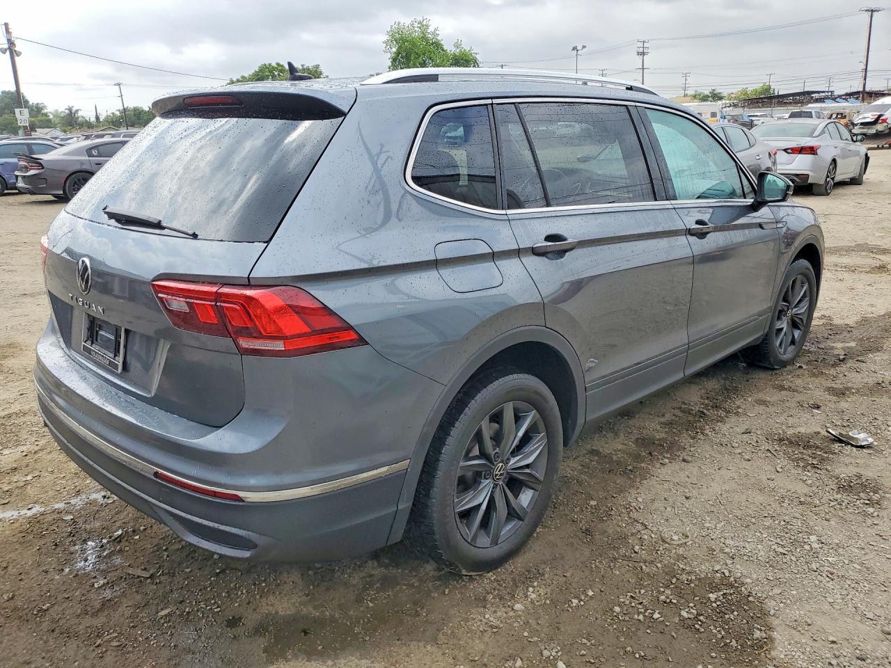 2022 VOLKSWAGEN TIGUAN — фото 3