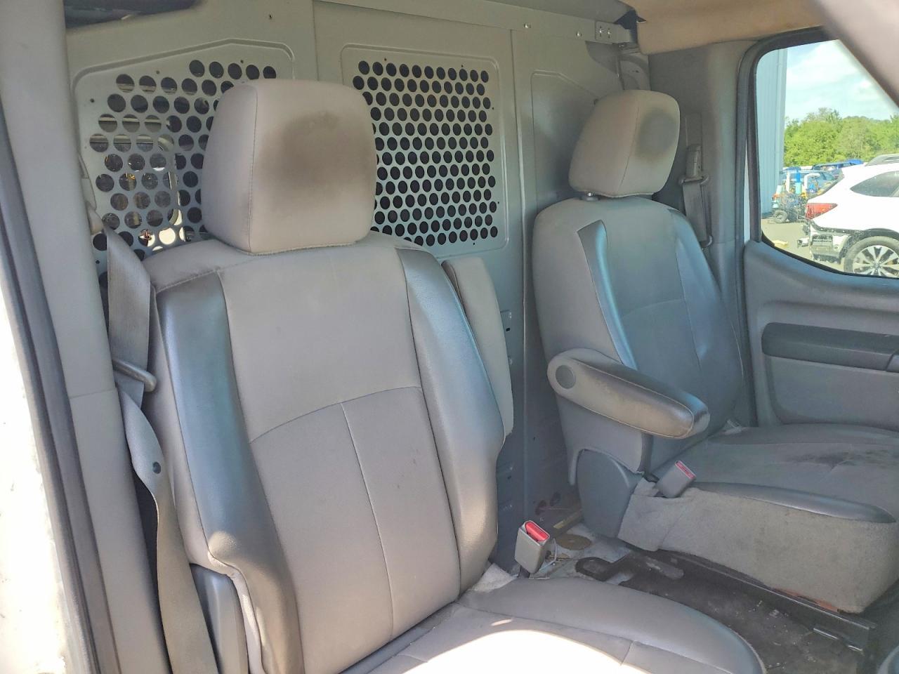 NISSAN NV