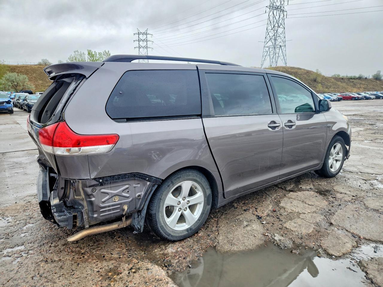 2013 TOYOTA SIENNA — фото 3