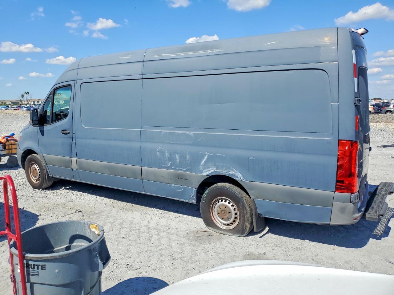 MERCEDES-BENZ SPRINTER