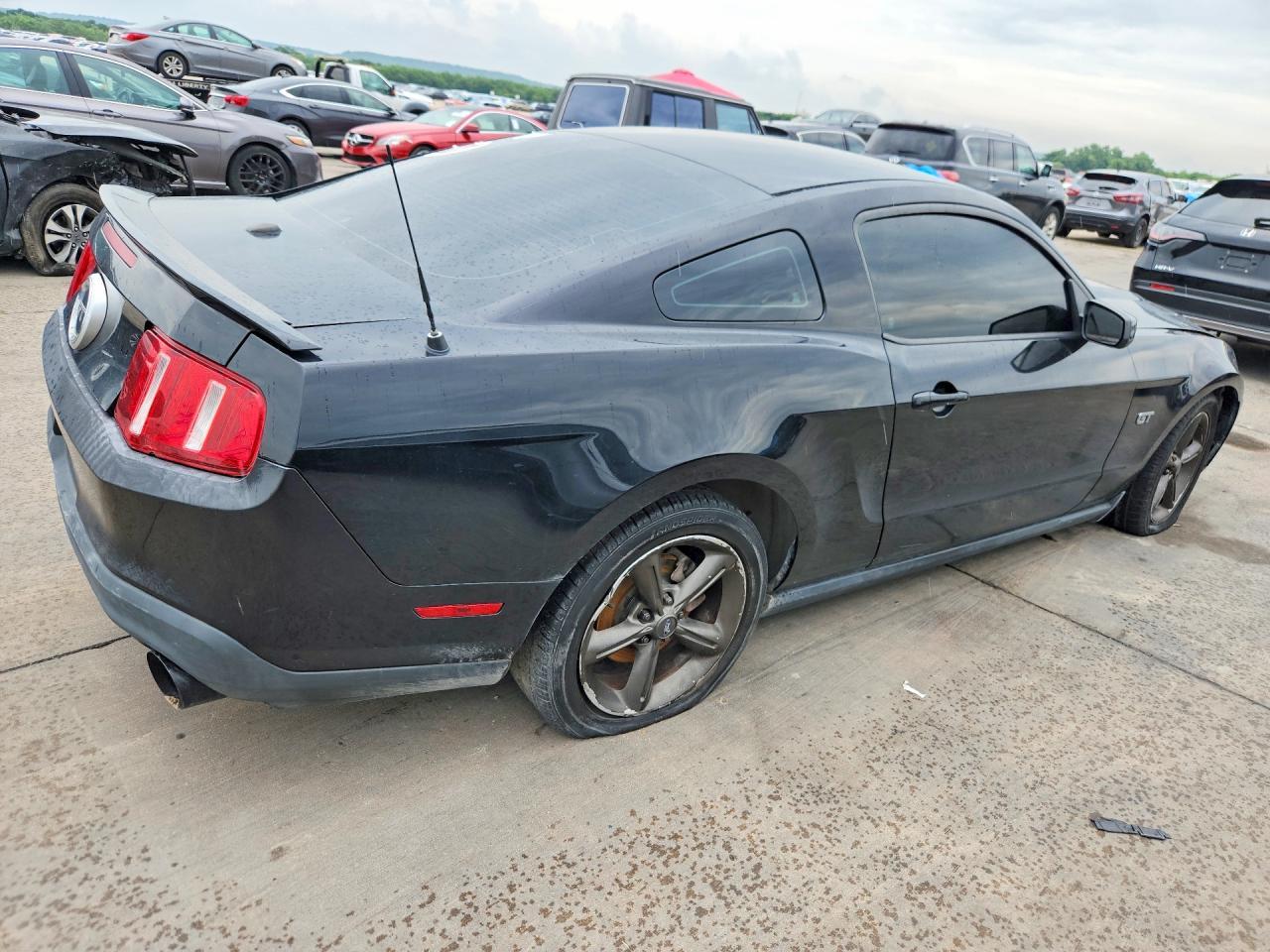 FORD MUSTANG