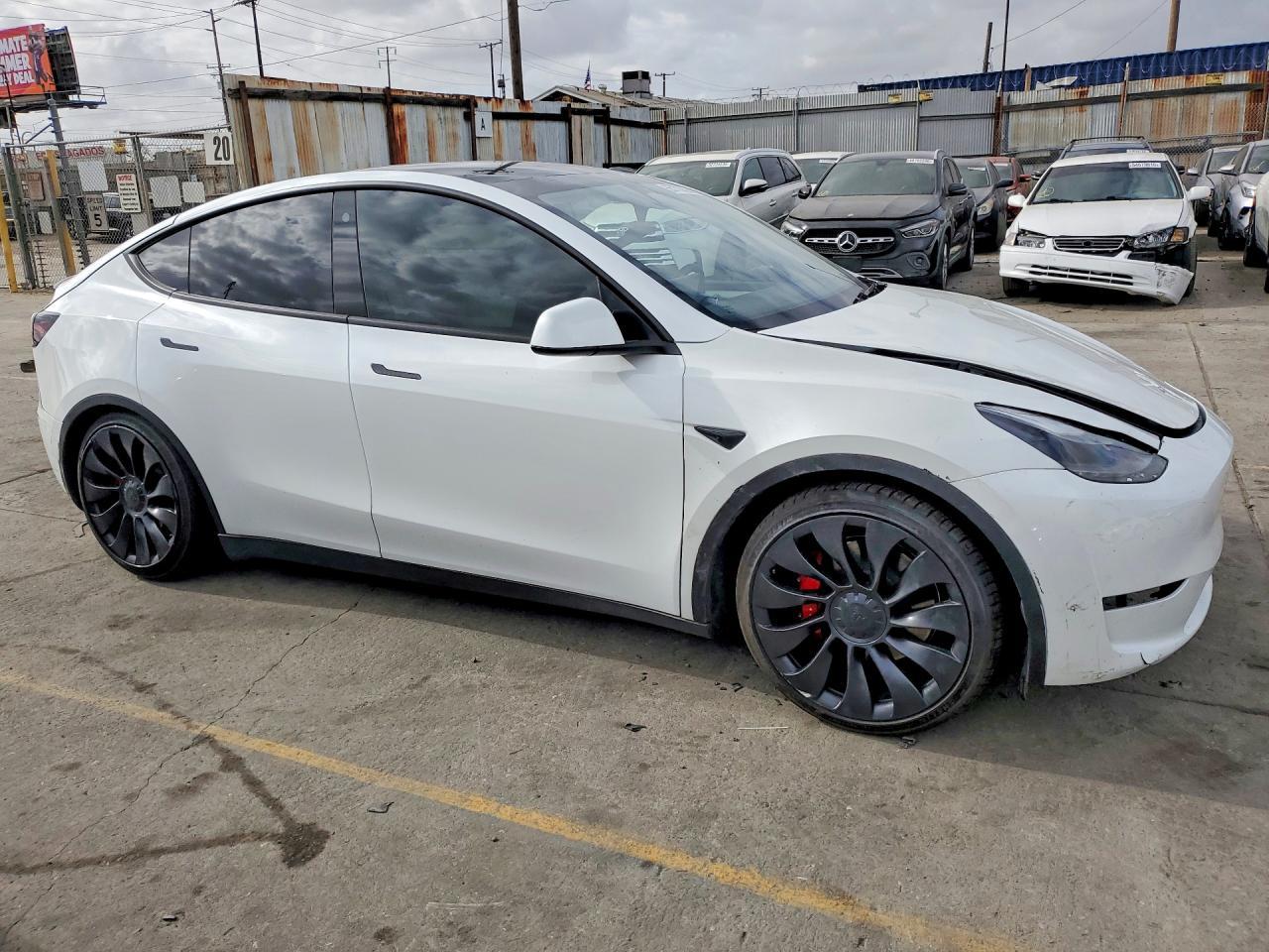 TESLA MODEL Y