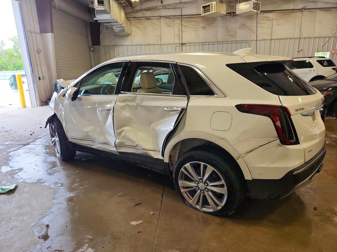 2025 CADILLAC XT5 — фото 2