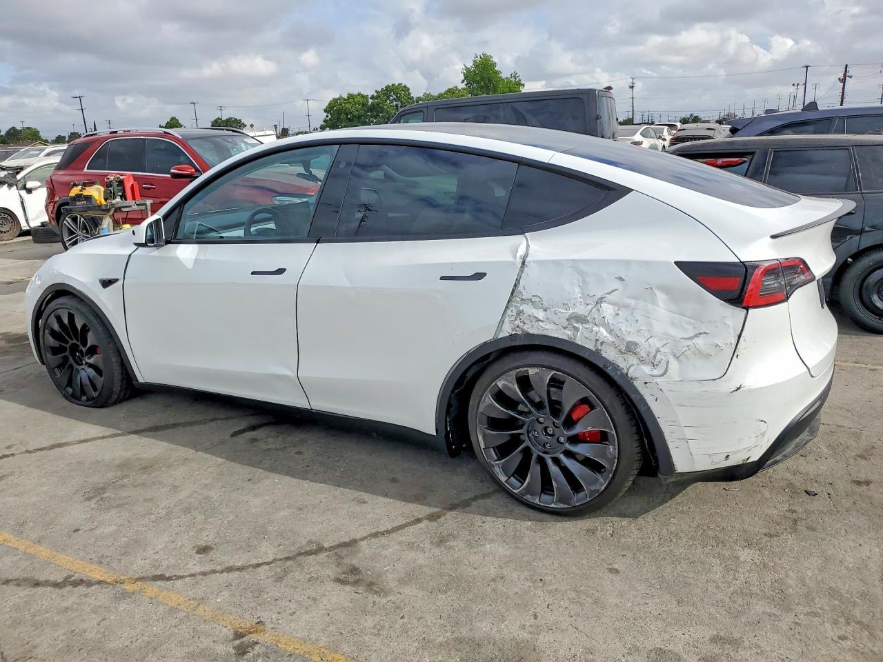 TESLA MODEL Y
