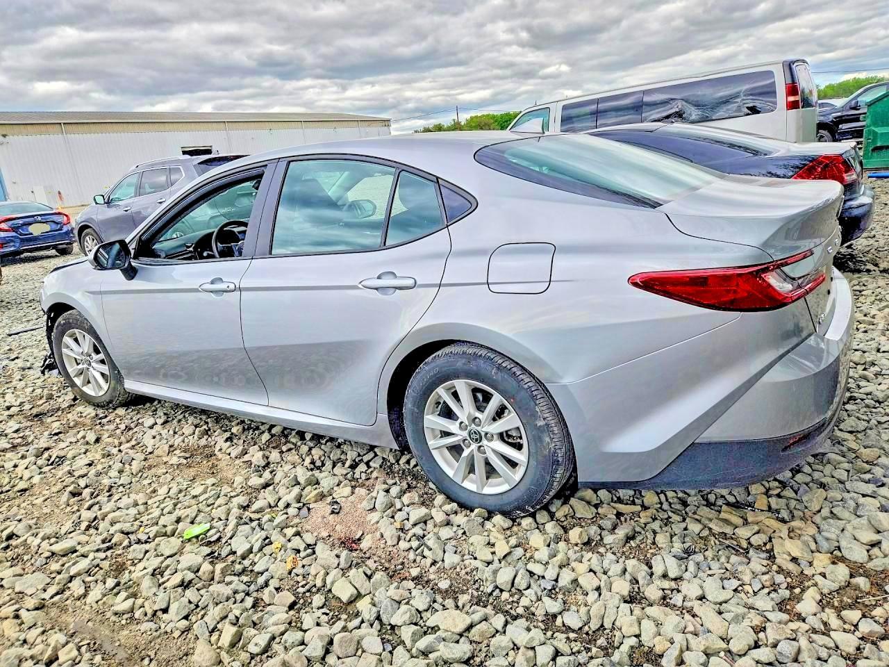 2025 TOYOTA CAMRY HYBRID — фото 2