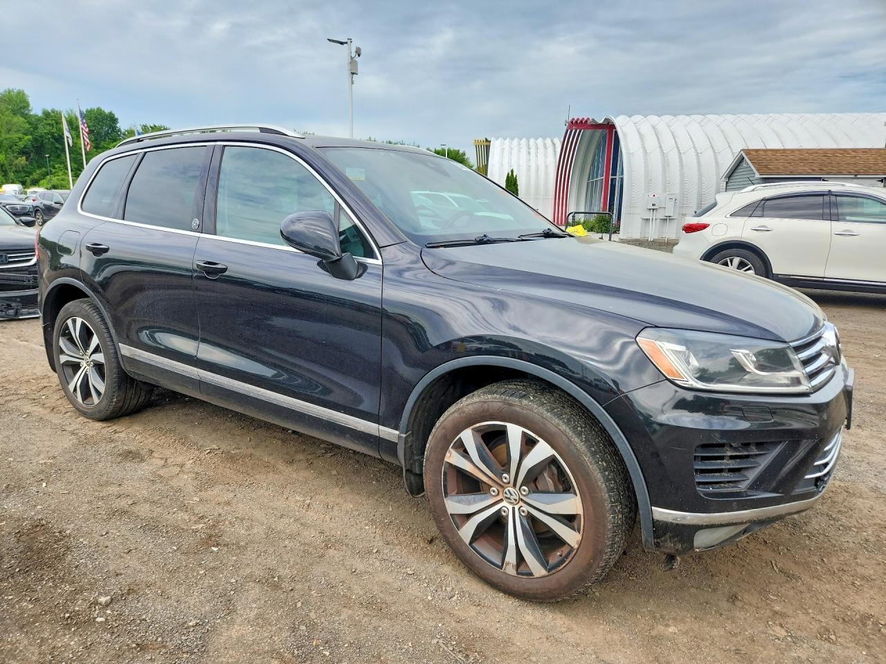 2017 VOLKSWAGEN TOUAREG — фото 4