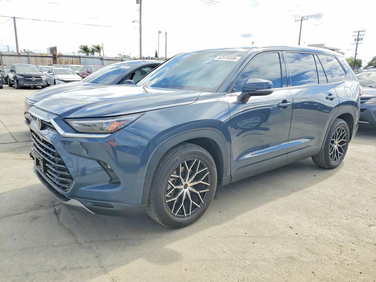 TOYOTA HIGHLANDER