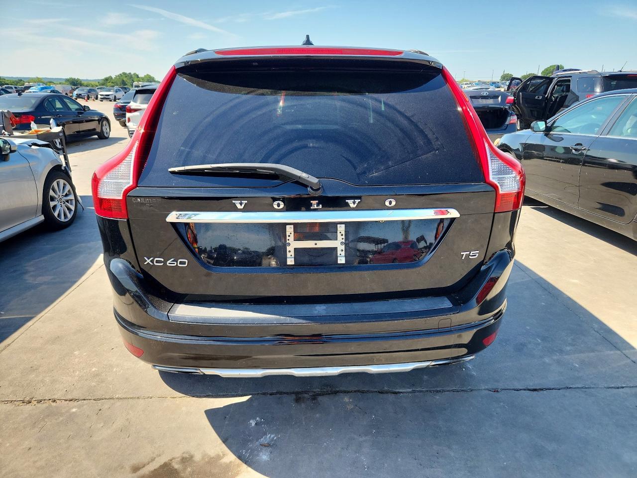 2015 VOLVO XC60 — фото 6