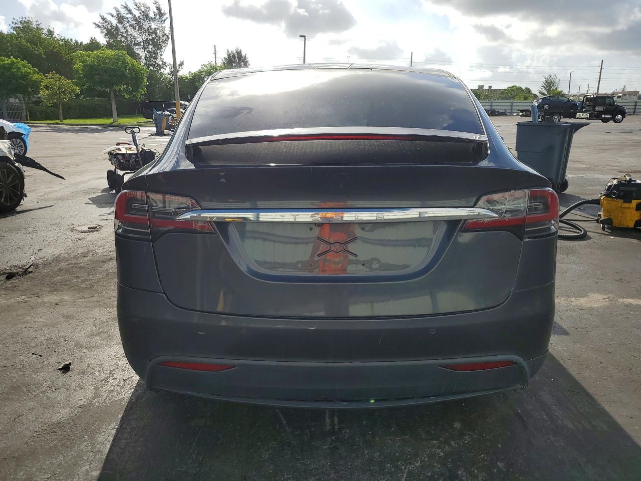 2017 TESLA MODEL X — фото 6
