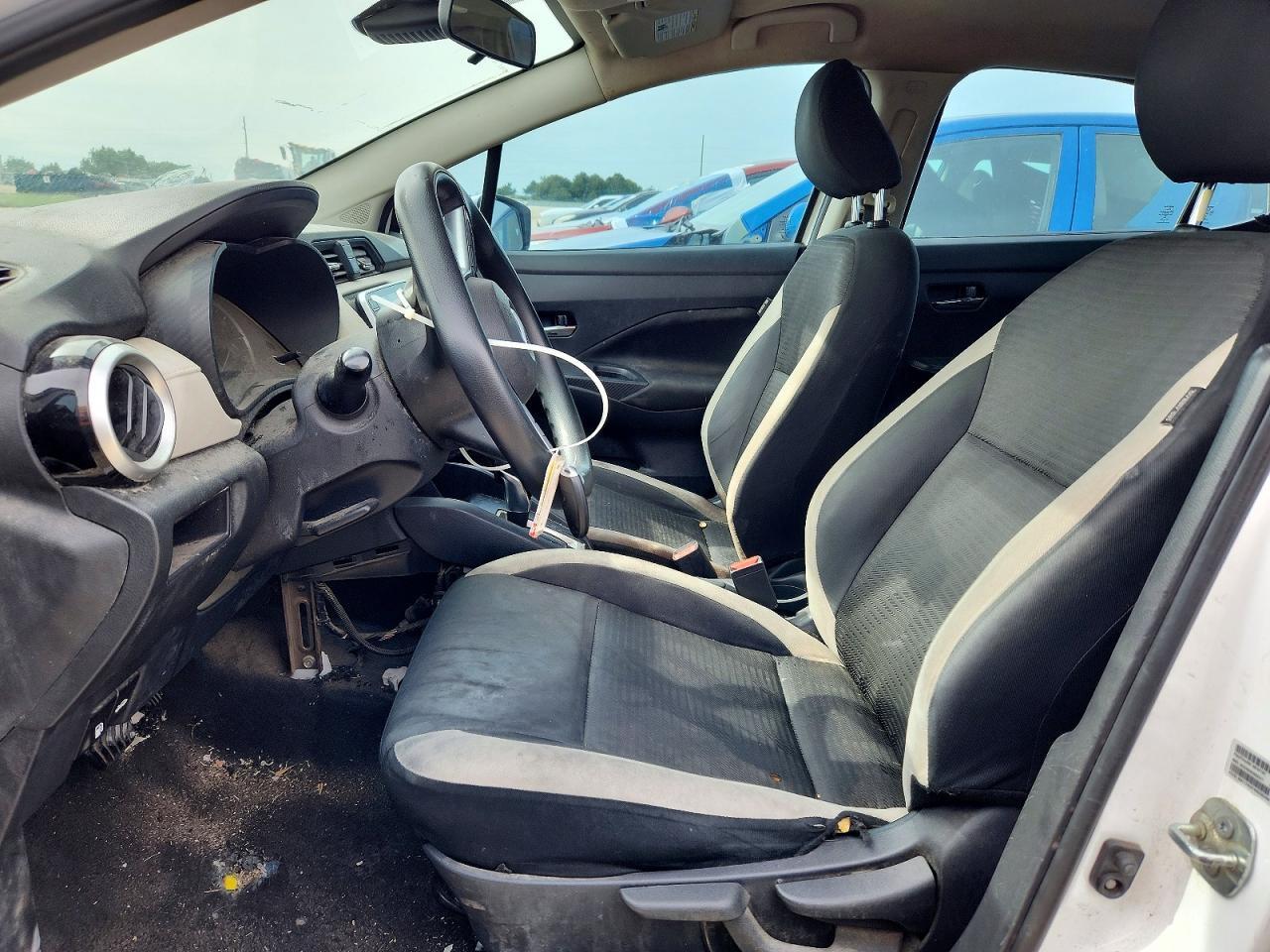 NISSAN VERSA