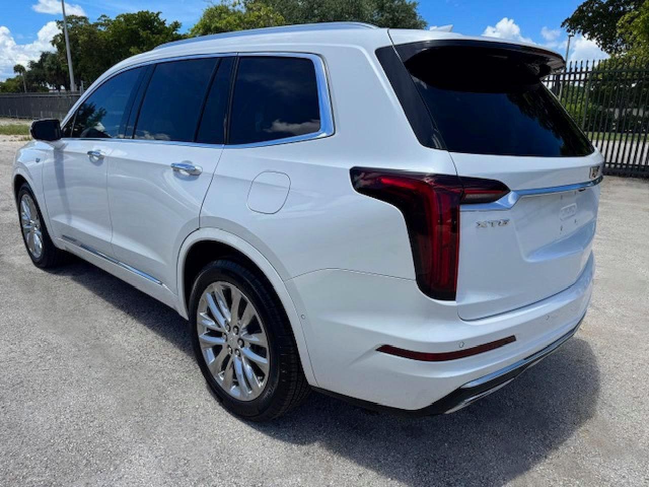 CADILLAC XT6