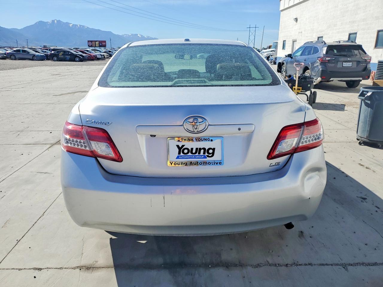 2010 TOYOTA CAMRY — фото 6