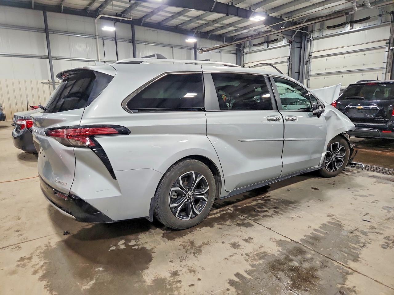 2025 TOYOTA SIENNA — фото 3