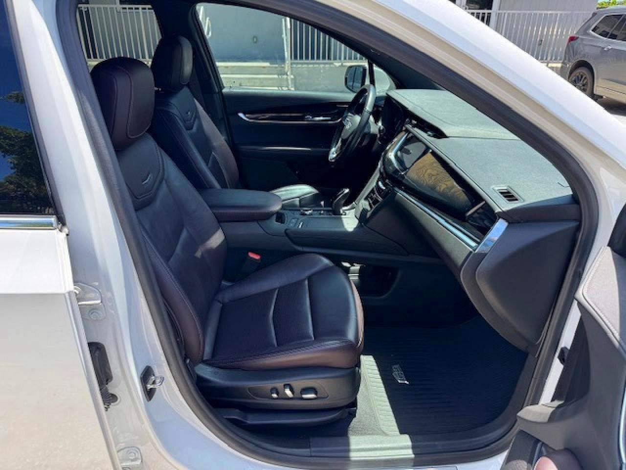 CADILLAC XT6