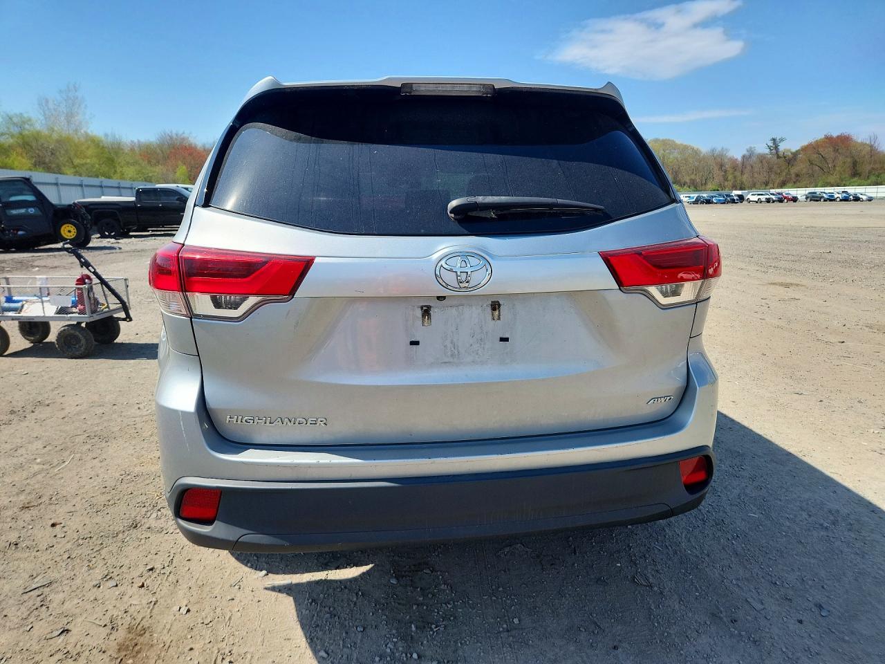 2017 TOYOTA HIGHLANDER — фото 6