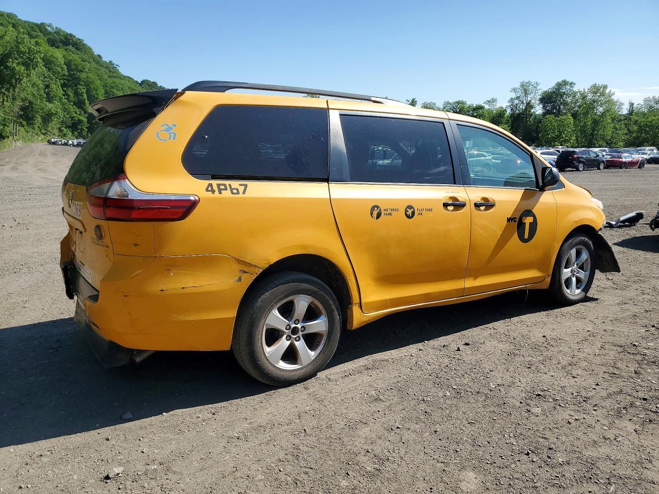 2016 TOYOTA SIENNA — фото 3