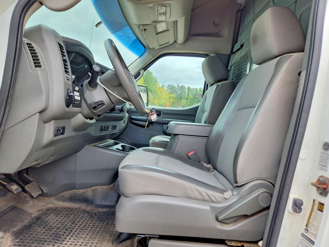 2014 NISSAN NV2500 — фото 7
