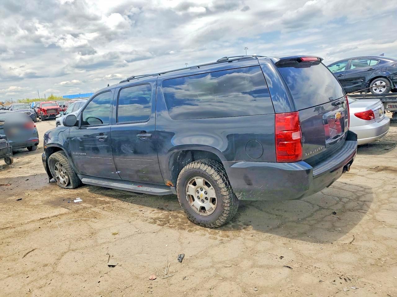 2012 CHEVROLET SUBURBAN — фото 2