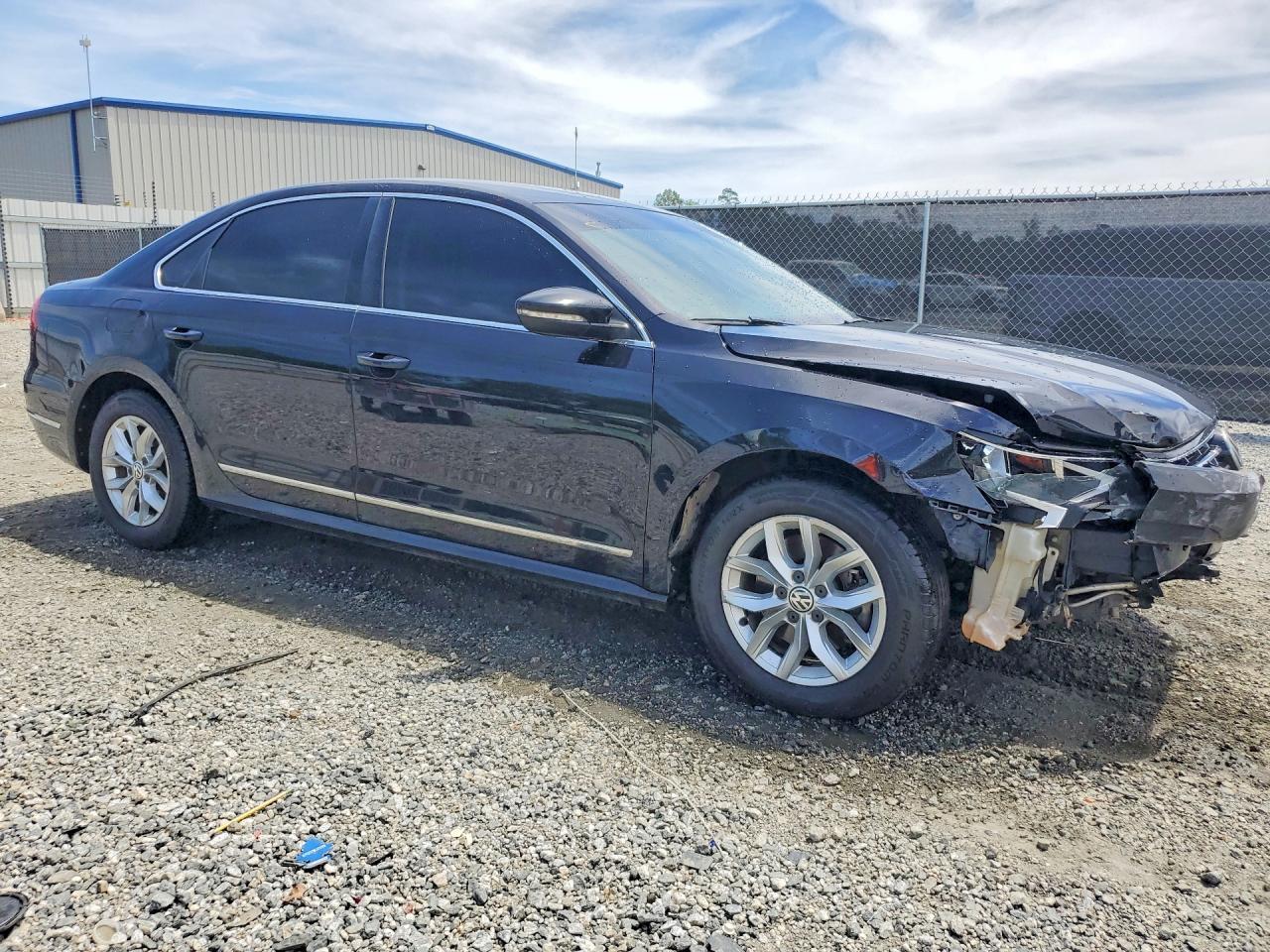 2017 VOLKSWAGEN PASSAT — фото 4
