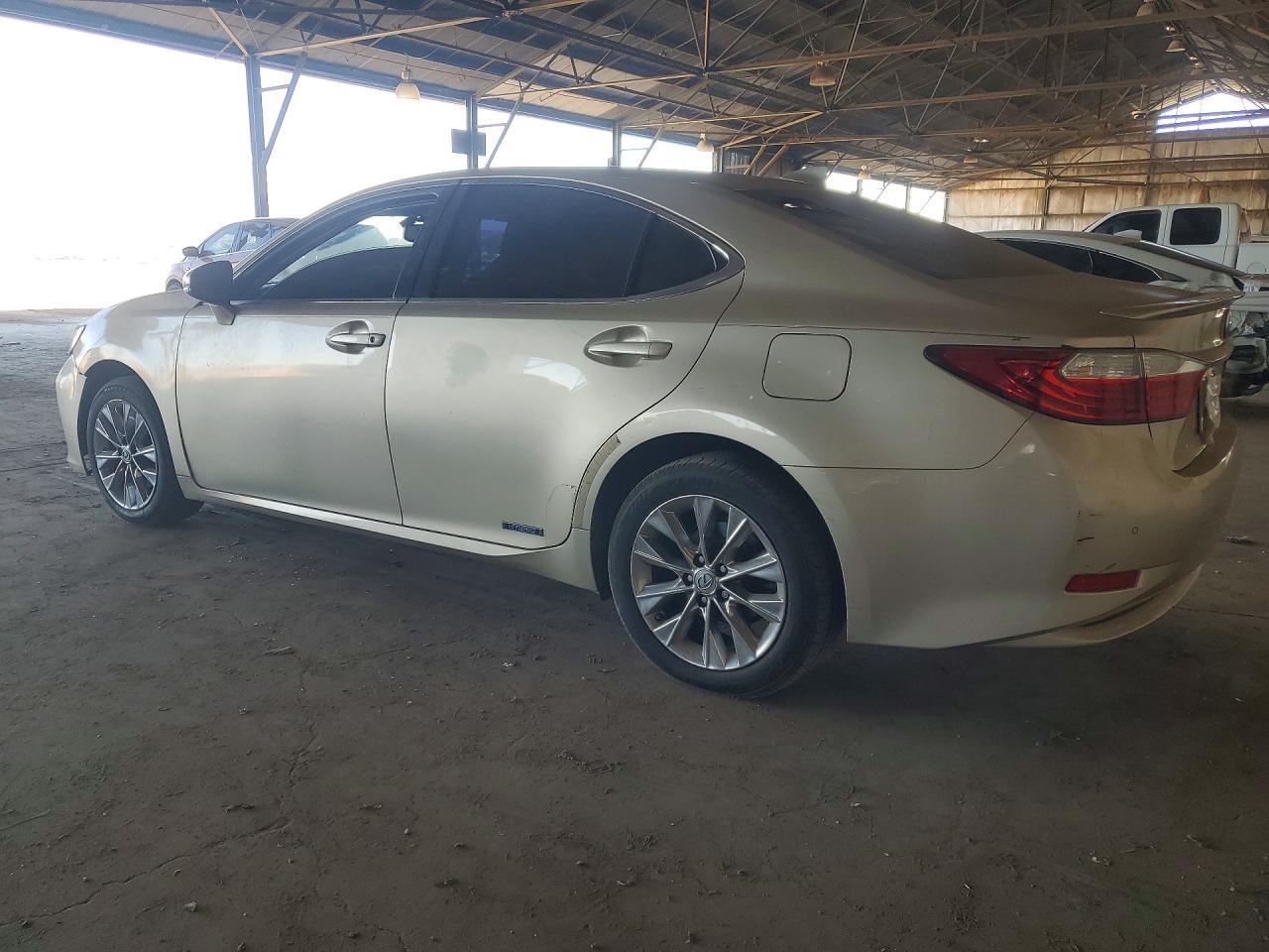 2015 LEXUS ES 300H — фото 2